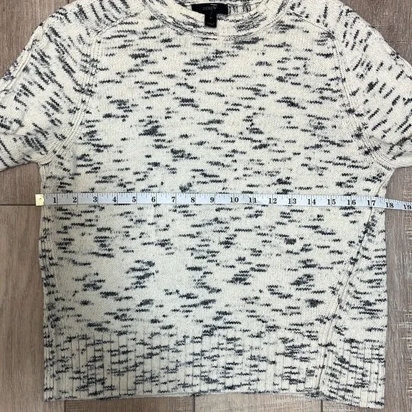 J Crew Long Sleeve Knit Sweater Crew Neck Beige with Gray Design Size S - Picture 12 of 14